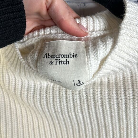 ✨ White Abercrombie & Fitch Thick Sweater - Size Small - Picture 2 of 3